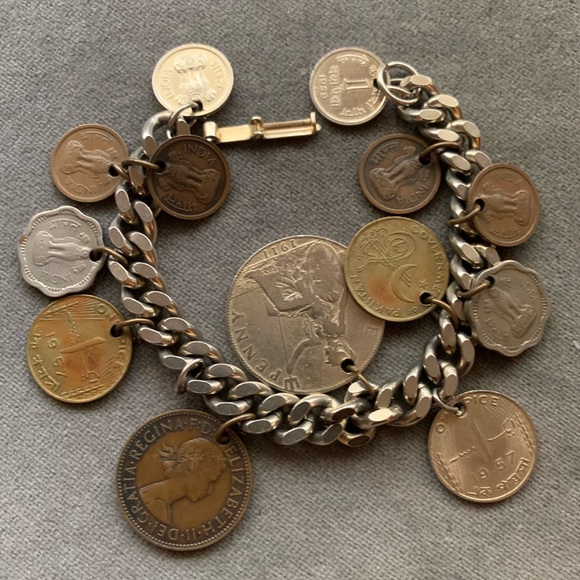 Vintage international coin charm bracelet - Picture 2 of 7